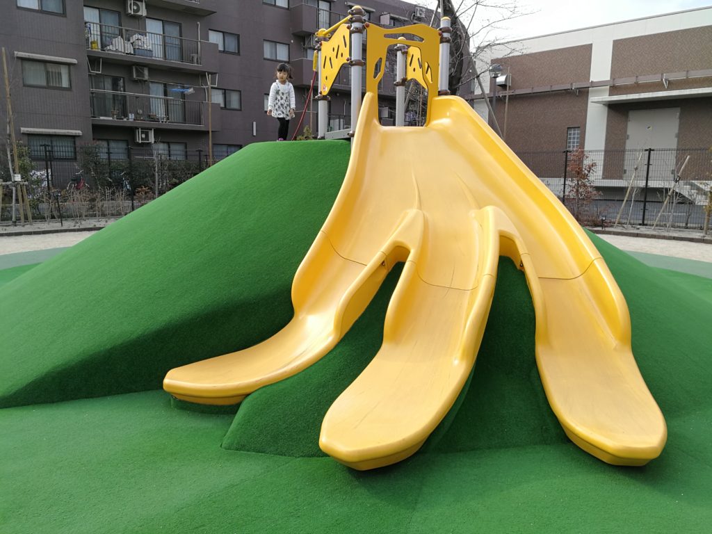 緑の丘児童遊園（通称：バナナ公園）の遊具