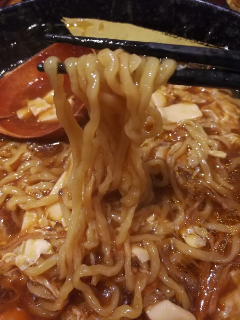 【中華料理 麺飯坊 無双】で夕食時に「酸辣湯麺」を注文