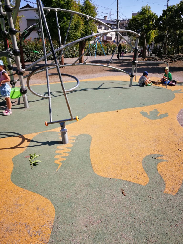 恐竜児童遊園の遊具類