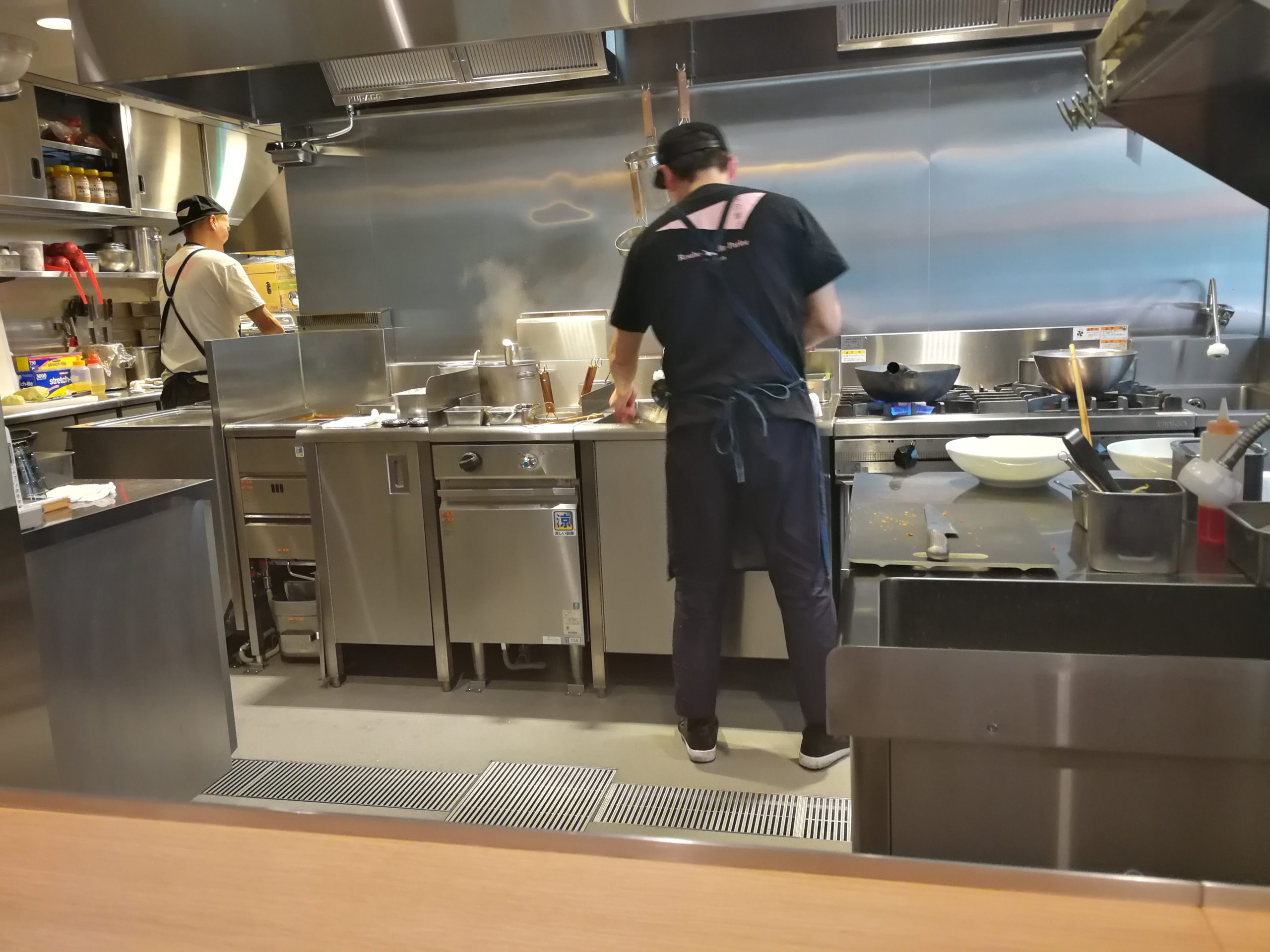 rouhe-noodle-parlor-introspection-03