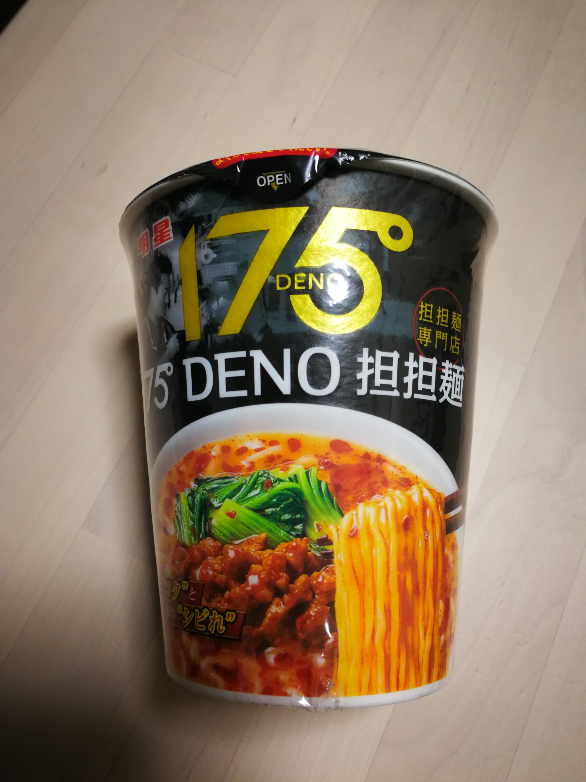 175do-deno-tantanmen-cup-noodle-01